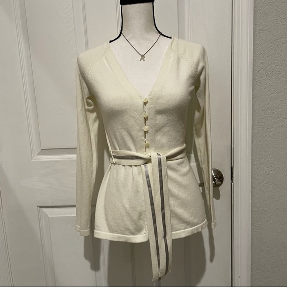 OldNavy Perfect Fit Womens Beige Long Sleeve Button Down Cardigan Sweater - Picture 2 of 16